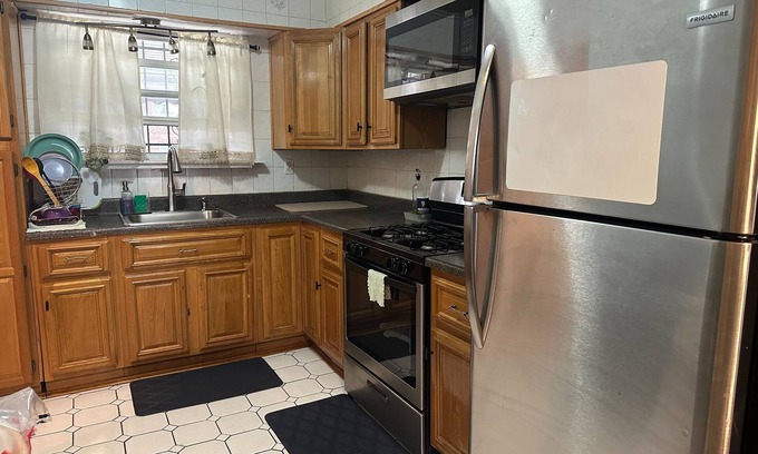 East New York House | Spacious, comfortable, and Efficient NYC Stay.