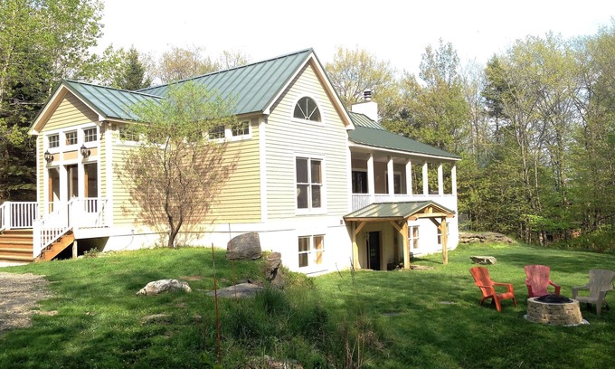 West Dover House | Spacious, Comfortable & Close! Great Foliage weekend available!