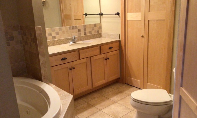 Three Lakes Condo | Spacious Condo w/King Bed & Queen Sleeper – Northernaire Resort, Three Lakes WI