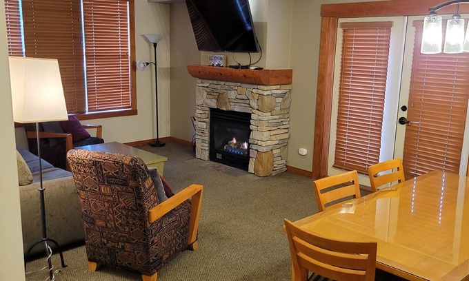 Mammoth Lakes Condo | Spacious Corner VILLAGE Condo 2BD/2BA #2202 w/Ski-back Trail close to GONDOLA