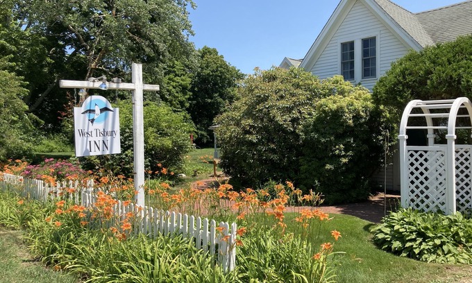 West Tisbury House | Spacious Country Home centrally located on the island of Martha's Vineyard.