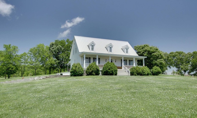 Lauderdale County House | Spacious Countryside Getaway in Lexington w/Deck!