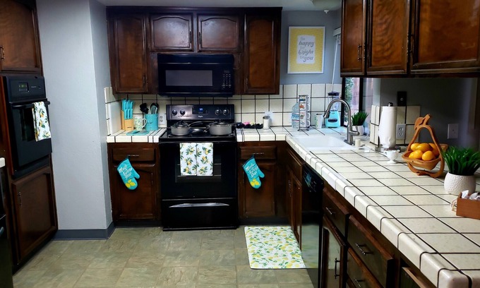 Merced House | Spacious cozy 4 bedroom 2 bath home in a quiet well established neighborhood