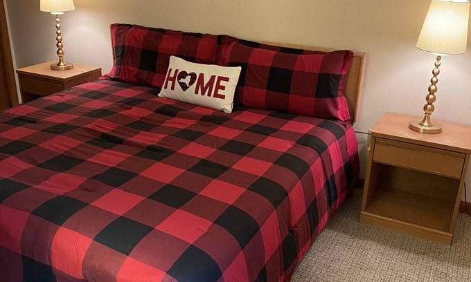 West Dover Apartment | Spacious cozy bedroom with pvt. full bath. Walking distance to Mt Snow ski lifts