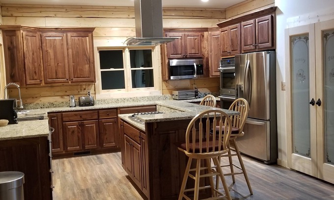 Choestoe House | Spacious Cozy custom log home. Pet friendly. nLicense #014946