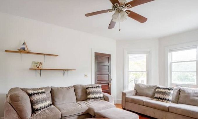 Blackstone Apartment | Spacious/cozy stay on the convenient East Side!