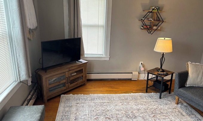 Brattleboro Apartment | Spacious, Cute, & Clean - 1-bedroom apt in gorgeous Brattleboro with WiFi