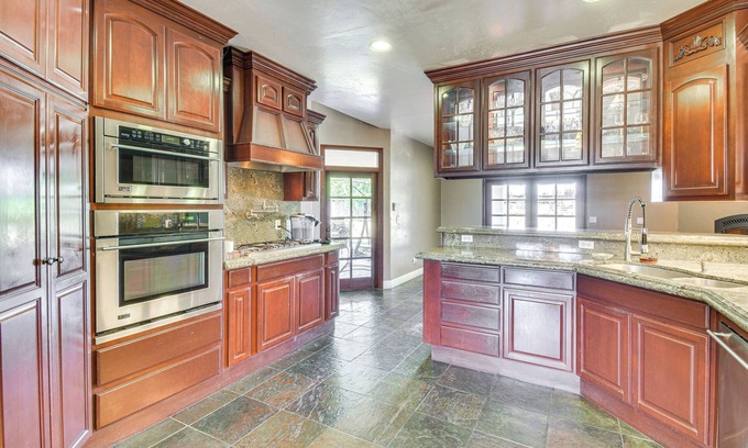 Delhi House | Spacious Delhi Home w/Fireplaces, Patio & Grill!