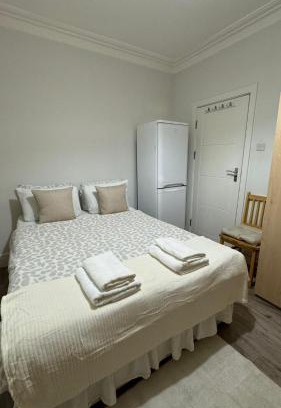 West Ham House | Spacious Double Room in Greater London
