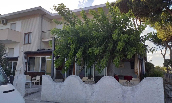 Pineto Bed & Breakfast | Spacious double room right by the sea
