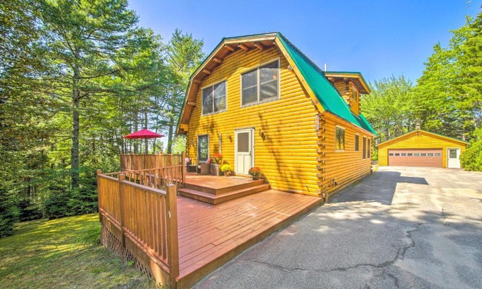 Gouldsboro House | Spacious Down East Cabin with Deck and Views!