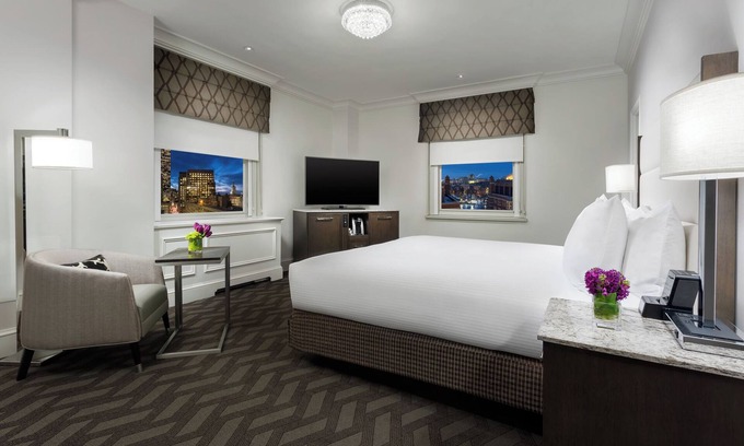 Downtown Boston Hotel | Spacious Downtown Room Close to Public Garden | Pets Are Allowed