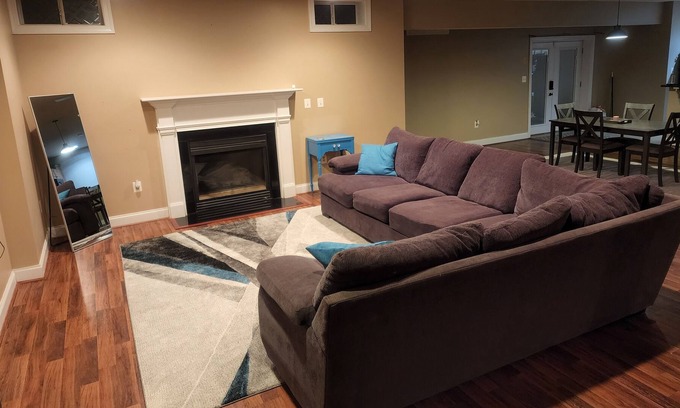 Falmouth House | SPACIOUS, Entire 3-Bedroom Basement Apartment, Full Amenities