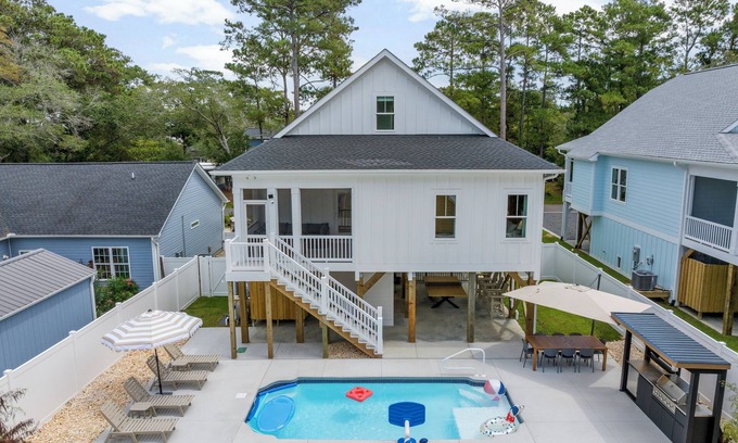 Tranquil Harbour House | Spacious Family Friendly 4 BR Home w/Pool & Outdoor Kitchen