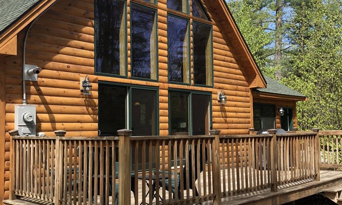 Alpine Village House | Spacious Family Friendly Log Sided Home - Close to StoryLand, Saco River & More!