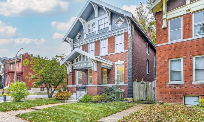 Tower Grove South House | Spacious Family & Friends House Across From Tower Grove Park