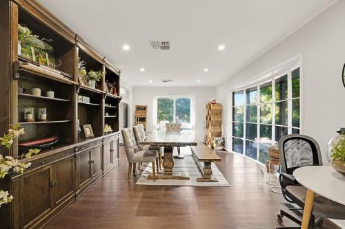 Wheelers Hill House | Spacious Family Home in the heart of Wheelers Hill