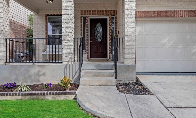 San Antonio House | Spacious Family Home, sleeps 10 guests, plus Game Room!