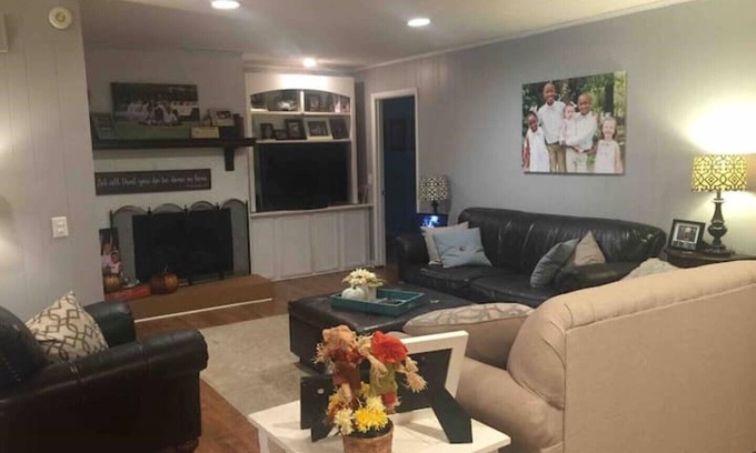 Opelika House | Spacious Family Home in Quiet Neighborhood