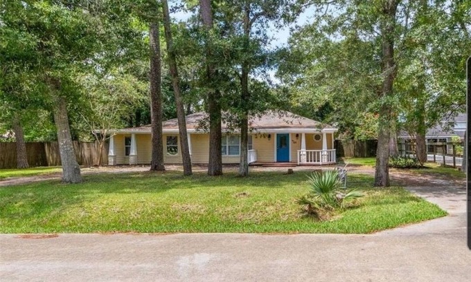 Dickinson House | Spacious Family Home
