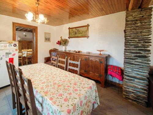 Brisy House | Spacious Farmhouse Retreat, cleaning included