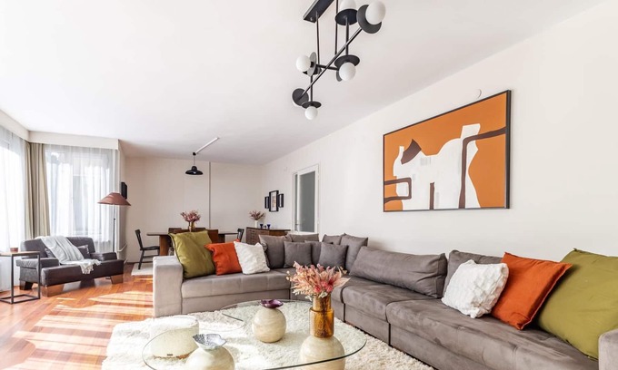 Caddebostan Mahallesi Apartment | Spacious Flat w Balcony 3 min to Bagdat Ave