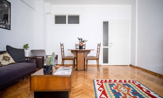Kabatas Apartment | Spacious Flat with Central Location in Beyoglu