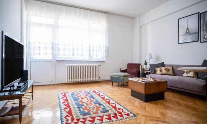 Kabatas Apartment | Spacious Flat with Central Location in Beyoglu