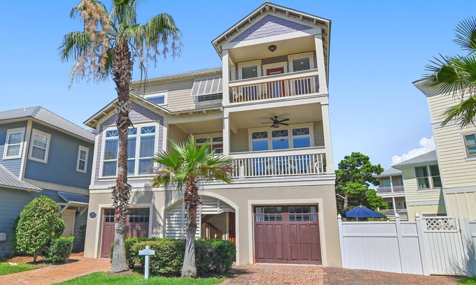 Emerald Waters Village House | Spacious, Fooseball, Air Hockey, Arcade Games, X-box,Hot tub, Free Golf Cart