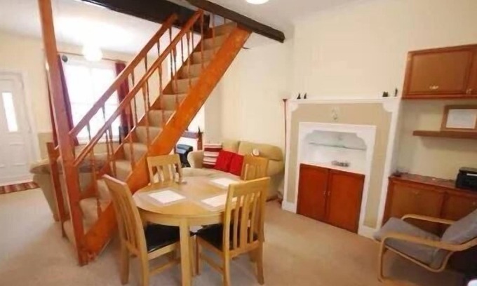 Alperton House | Spacious Four-Bedroom House with garden in Wembley