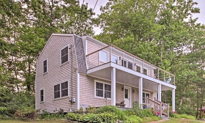 Freeport House | Spacious Freeport Hideaway w/ 2 Decks & Water View