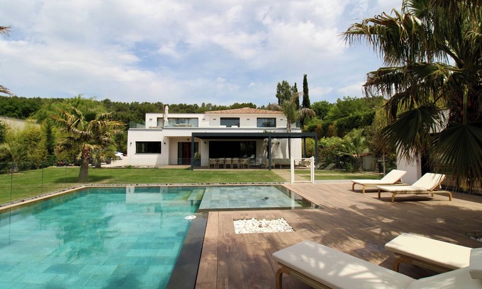 Meyreuil Villa | Spacious, fully air-conditioned family villa with private pool