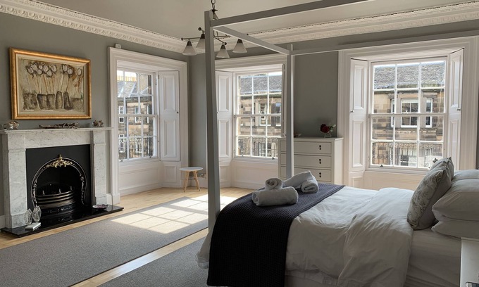 Newington Apartment | Spacious Georgian Double Upper Apartment a pleasant walk from Old Town & Castle