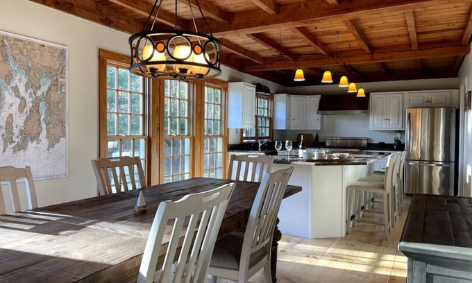 Newport East House | Spacious Getaway Close to Newport & Beaches