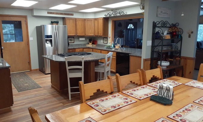 Newcastle House | SPACIOUS! GORGEOUS COUNTRY HOME TUCKED IN FOOTHILLS ON 3 ACRES! GREAT LOCATION!
