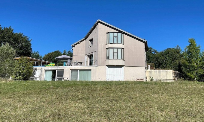 Caniac-du-Causse House | Spacious holiday home in Caniac-du-Causse with Hot Tup