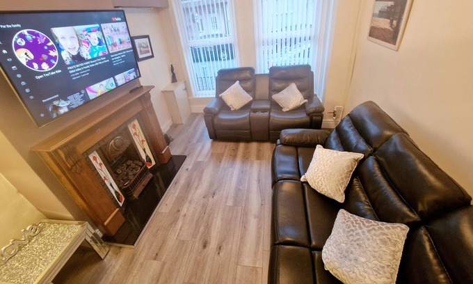 Bootle Apartment | Spacious Home, 15 drive to Liverpool City Centre