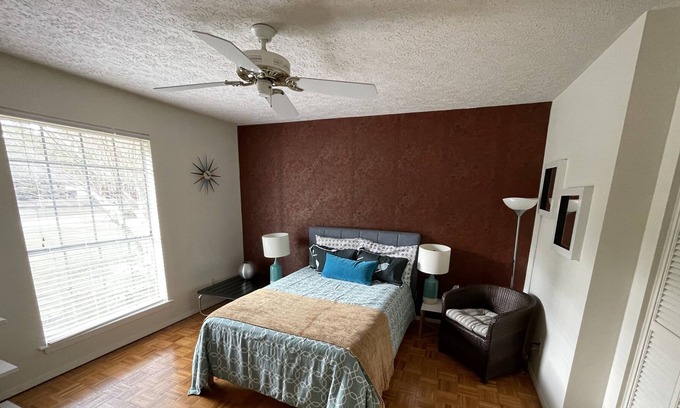 Savannah House | Spacious home 15 minutes from downtown shopping, dining waterfront entertainment