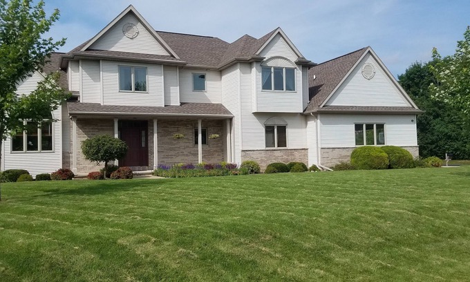 Oshkosh House | Spacious home 5 mile from the EAA grounds.