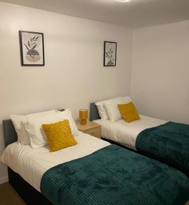 Harlow House | Spacious Home, Garden, in Harlow, Ideal for Contractors & Relocators