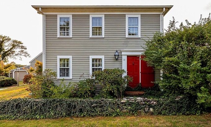 East Dennis House | *Spacious Home * Heated Pool ~ Near Bay Beaches *
