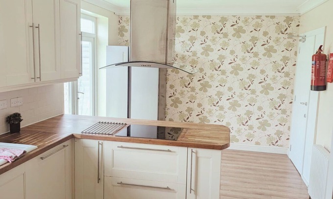 Dartford House | Spacious Home In Dartford! Close to London and Bluewater