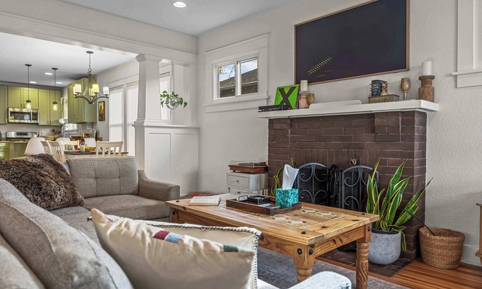 Skyland House | Spacious Home in North Denver near City Park & Zoo