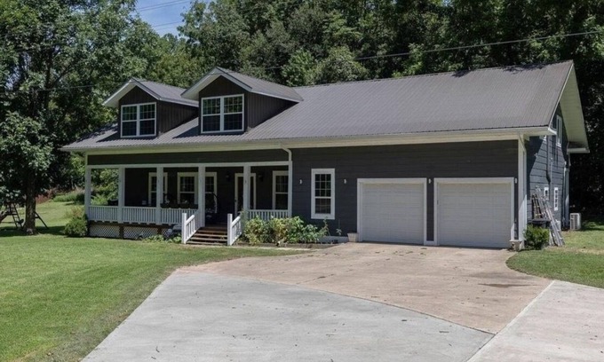 Bentonville - Fayetteville Other | Spacious home in quaint & quiet area. Lots of natural space & centrally located!
