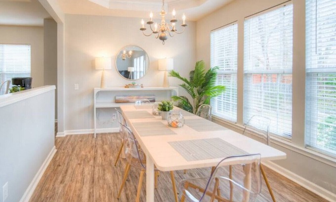 Charlotte House | Spacious home in UNC area with dedicated office near Starbucks