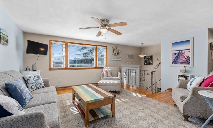 Sandwich House | Spacious home just a short distance to Town Neck Beach and the Sandwich Boardwalk