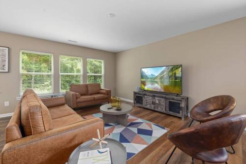 Southeast Raleigh House | Spacious Home, Large Groups, 5mi from DT Raleigh!