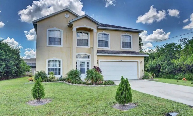 Port Saint Lucie House | Spacious Home near BEACH/GOLF/ARCADE/SHOPPING/FOOD & More