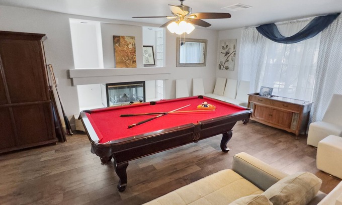 Las Vegas House | Spacious home, private heated pool & spa, completely furnished in a great area