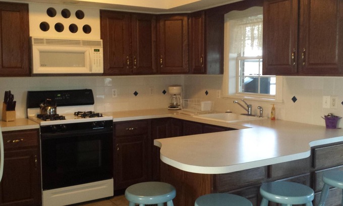 Southend House | Spacious Home Short Walk to Beach & Close to A.C.